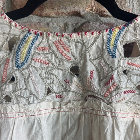 Dex Cream Blouse with Embroidery - Picture 6 of 9